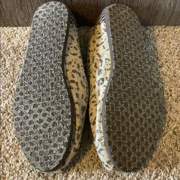 Gently used TOMS - Picture 3 of 4